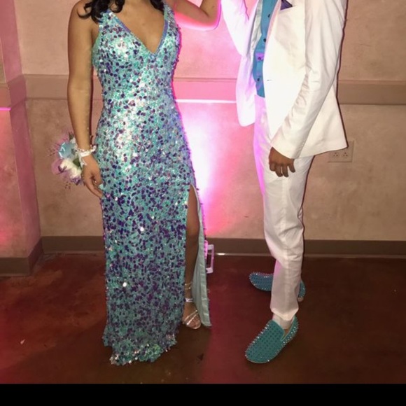 PROM DRESS - Picture 2 of 5